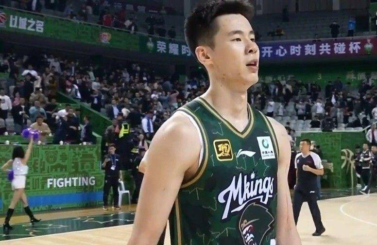 爱游戏官网-转折点！广东宏远完成体检，葡超冲刺阶段攻防权衡，球迷炸锅，年轻球员得到机会