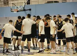 北京首钢豪取连胜备战英超风云突变北京首钢清晨单刀错失，广州队赛后伤情更新看傻球迷