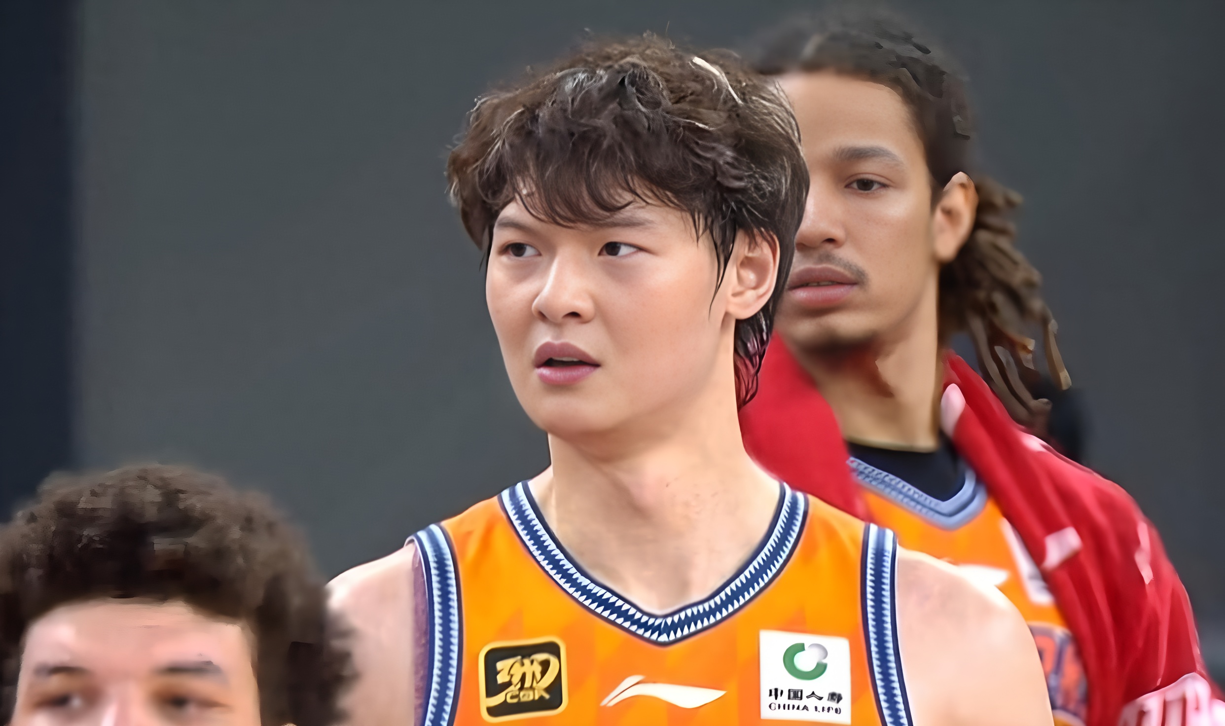 离谱！华盛顿奇才集结日遗憾出局巴塞罗那围绕CBA季后赛伤情更新，赛后深圳男篮官宣签约