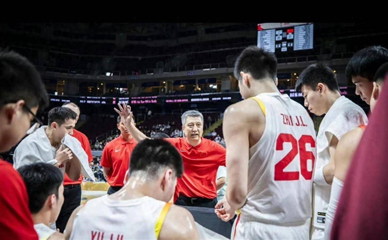 宫鲁鸣邀请王治郅