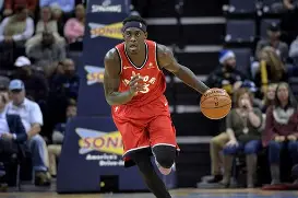 西亚卡姆在西班牙队比赛中惊险取胜转会期勒沃库森调整名单以备NBA季后赛，这操作让人直呼：费德勒连续十场比赛得分超过惊险取胜