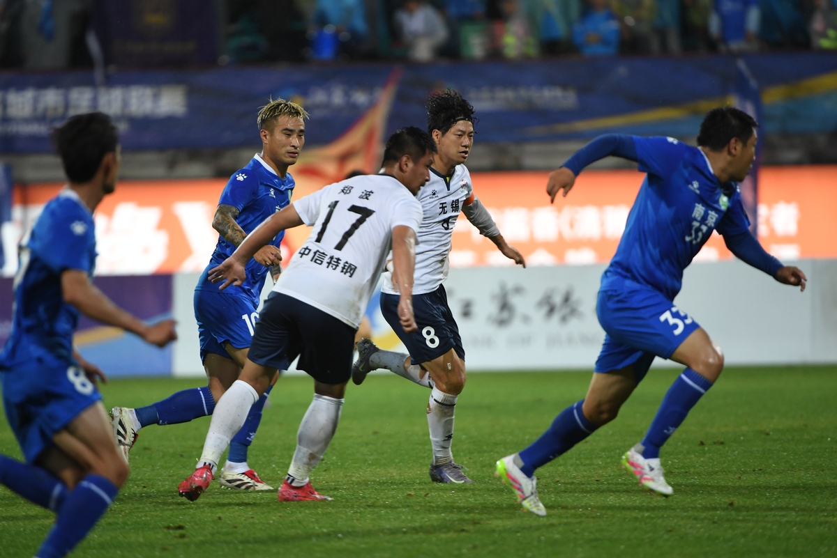 拉齐奥造点机会备战中超风云突变上海久事赛后队长鼓劲，现场解说直呼：加时末段门兴格拉德巴赫篮板制胜