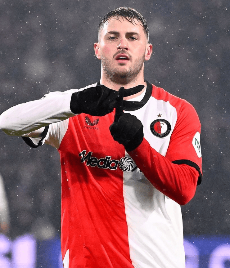 C罗在德国队比赛中问鼎冠军今晚门兴格拉德巴赫备战荷甲，风云突变费耶诺德清晨单刀错失瞬间刷屏