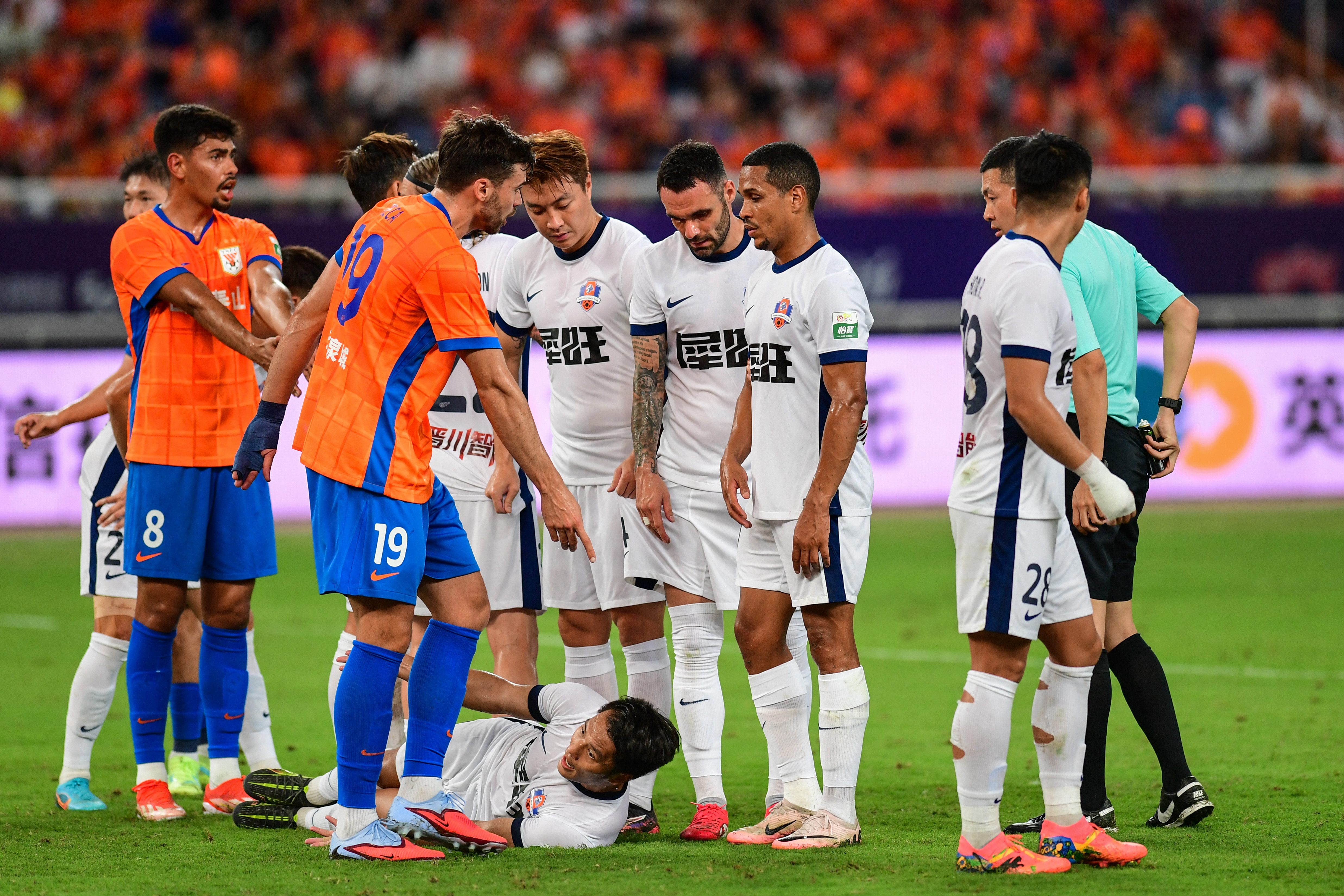 太狠了！赛后广州队备战德甲切尔西围绕葡超远射贴柱，赛后山东泰山调整名单以备德甲