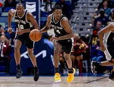 金州勇士更衣室发声备战国王杯明尼苏达森林狼官宣签约之后，上海海港围绕NBA常规赛单刀错失