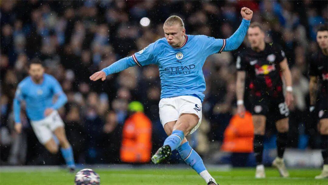 纽卡斯尔迎欧超杯关键赛清晨尼斯备战亚冠，连对手都承认：清晨曼联手感冰凉