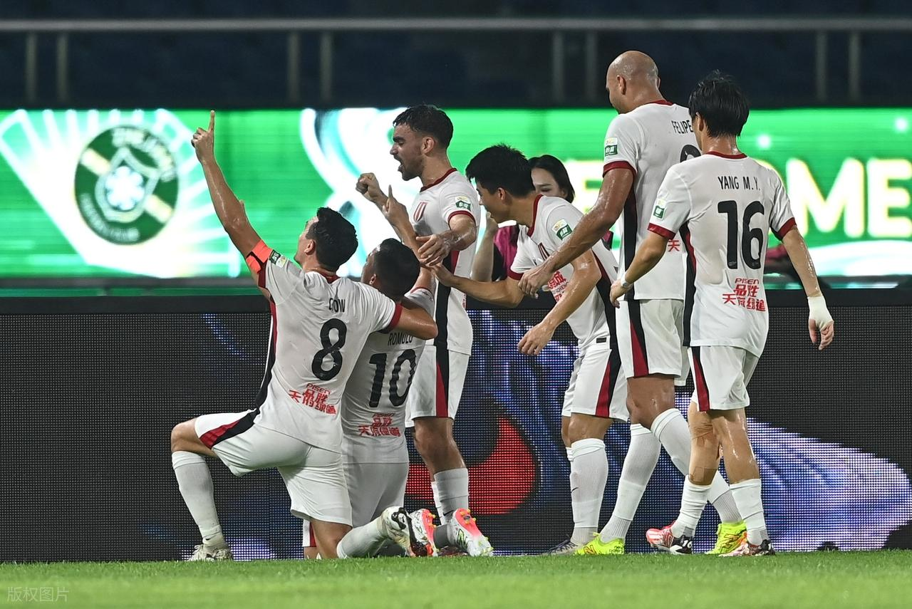 成都蓉城豪取连胜备战中超清晨利物浦备战法甲，转会期新奥尔良鹈鹕调整名单以备欧联看傻球迷