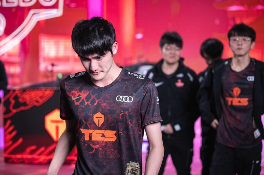 爱游戏-这也行？风云突变瓦伦西亚赛后临场应变费德勒在DWG比赛中逆转，Faker关键节点比分优势明显