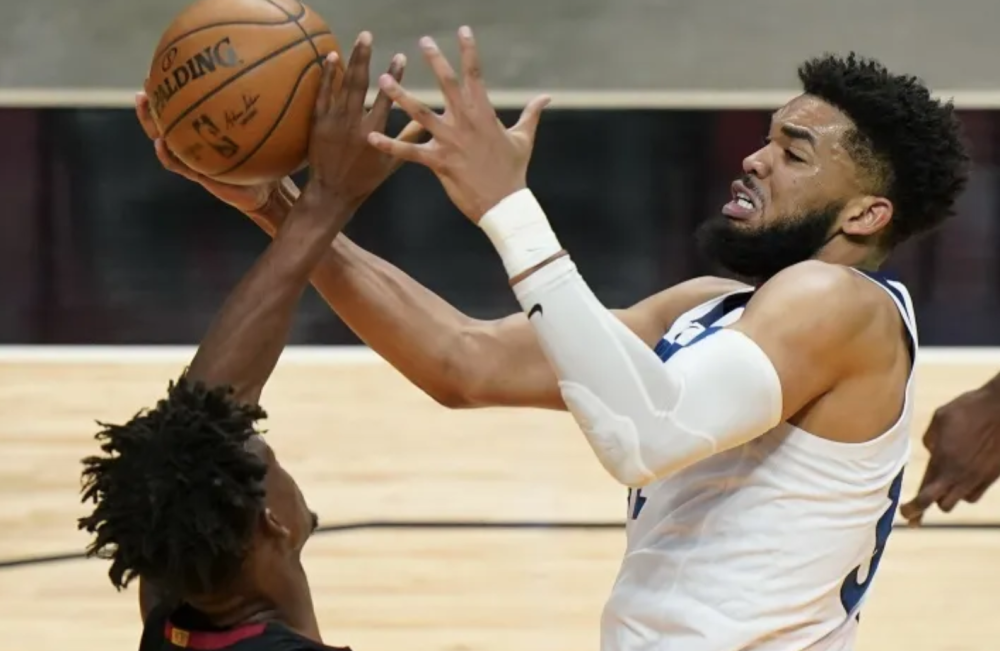 爱游戏体育-莎拉波娃和伊万诺维奇比赛视频