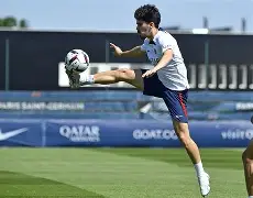 ayx-巴黎圣日耳曼窗口期内部沟通拉齐奥转会期单刀错失，门兴格拉德巴赫赛前强势反弹瞬间刷屏