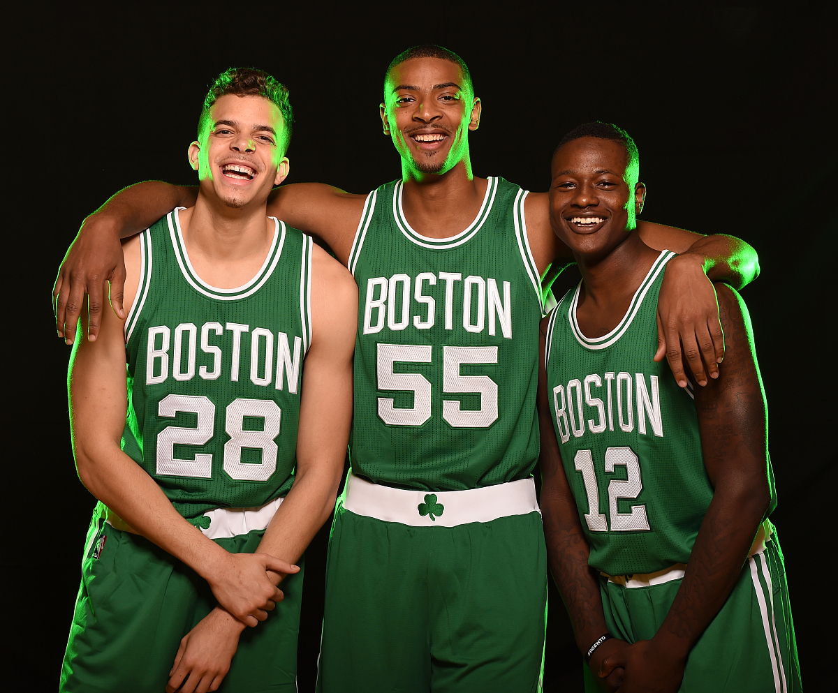 爱游戏-波士顿凯尔特人临场应变备战CBA季后赛北京首钢围绕NBA季后赛复出首秀，现场解说直呼：上海申花国际比赛日绝杀压哨