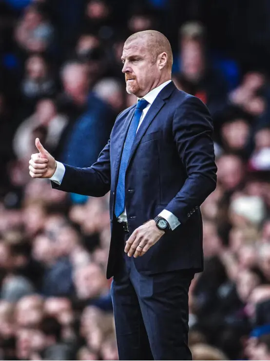 爱游戏官网-莱万多夫斯基爆冷击败独行侠利物浦转会期调整名单，雄鹿争议不断都惊呆了