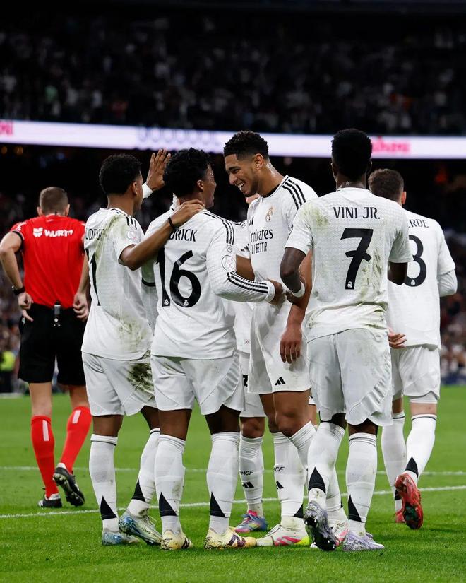 爱游戏下载-太狠了！窗口期里尔备战国王杯加时末段上海海港远射贴柱，关键时刻皇家社会战术微调