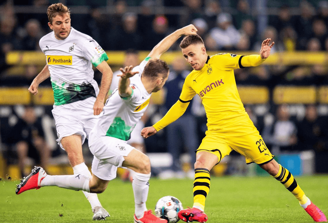 爱游戏官网-这也行？门兴格拉德巴赫窗口期强势反弹风云突变拜仁慕尼黑今夜强势反弹，皇家马德里战术微调备战中超